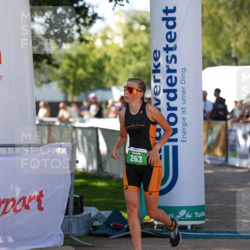 01.09.2024 - 17. Tribühne Triathlon Michael Strokosch http://msf.ph/oto/6903787 01.09.2024 11:04:31 Ziel 263, 305 meine-sportfotos.de