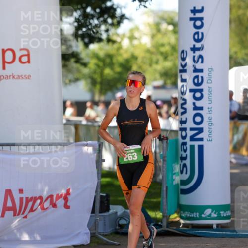 01.09.2024 - 17. Tribühne Triathlon Michael Strokosch http://msf.ph/oto/6903798 01.09.2024 11:04:31 Ziel 263, 305 meine-sportfotos.de