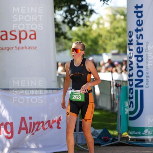 01.09.2024 - 17. Tribühne Triathlon Michael Strokosch http://msf.ph/oto/6903800 01.09.2024 11:04:31 Ziel 263, 305 meine-sportfotos.de