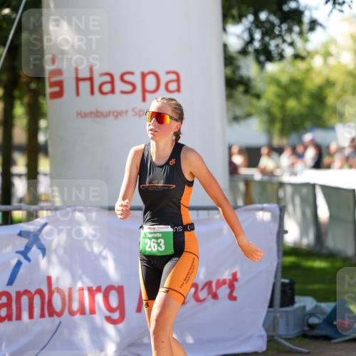 01.09.2024 - 17. Tribühne Triathlon Michael Strokosch http://msf.ph/oto/6903810 01.09.2024 11:04:32 Ziel 263, 305 meine-sportfotos.de