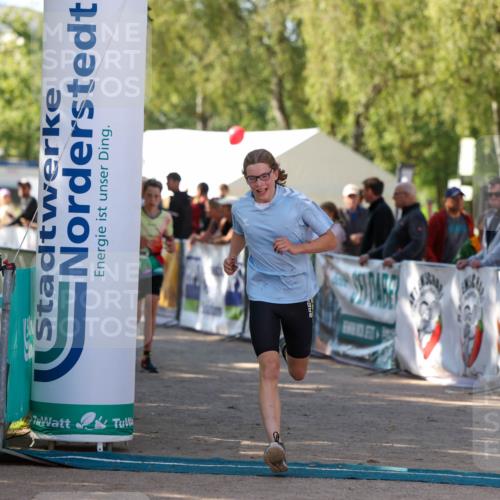 01.09.2024 - 17. Tribühne Triathlon Michael Strokosch http://msf.ph/oto/6903870 01.09.2024 11:04:38 Ziel 188, 291, 305, 1072 meine-sportfotos.de