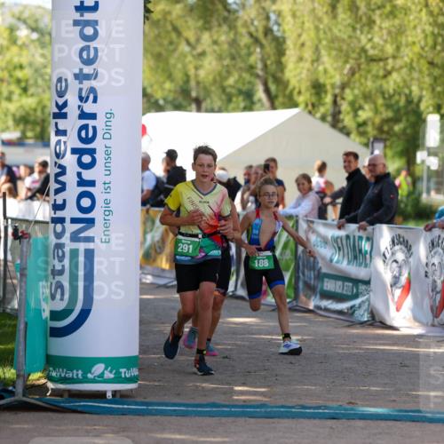 01.09.2024 - 17. Tribühne Triathlon Michael Strokosch http://msf.ph/oto/6903928 01.09.2024 11:04:40 Ziel 188, 242, 291, 305, 1072 meine-sportfotos.de