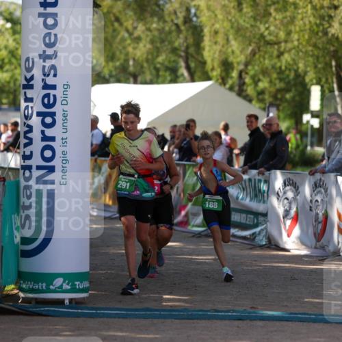 01.09.2024 - 17. Tribühne Triathlon Michael Strokosch http://msf.ph/oto/6903936 01.09.2024 11:04:40 Ziel 188, 242, 291, 305, 1072 meine-sportfotos.de