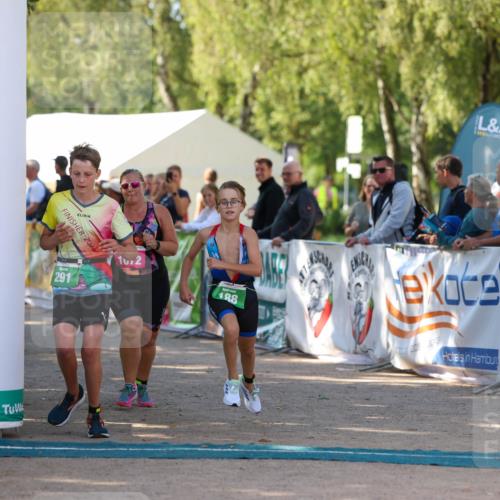 01.09.2024 - 17. Tribühne Triathlon Michael Strokosch http://msf.ph/oto/6903942 01.09.2024 11:04:41 Ziel 188, 242, 280, 291, 305, 1072 meine-sportfotos.de