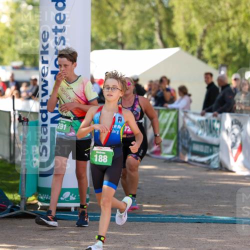 01.09.2024 - 17. Tribühne Triathlon Michael Strokosch http://msf.ph/oto/6903980 01.09.2024 11:04:42 Ziel 188, 242, 280, 291, 305, 1072 meine-sportfotos.de