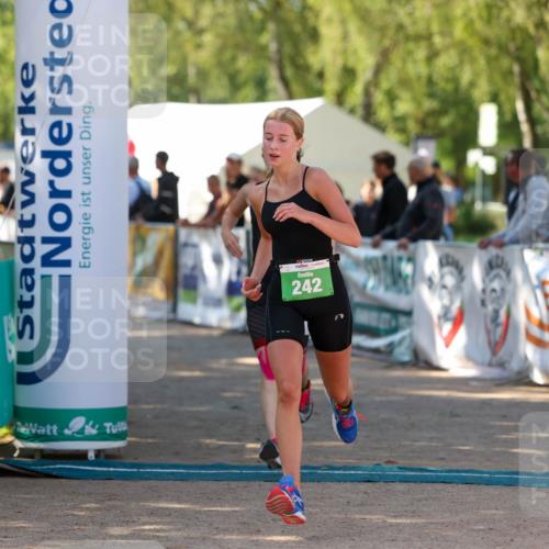 01.09.2024 - 17. Tribühne Triathlon Michael Strokosch http://msf.ph/oto/6904043 01.09.2024 11:04:47 Ziel 242, 280, 1072 meine-sportfotos.de