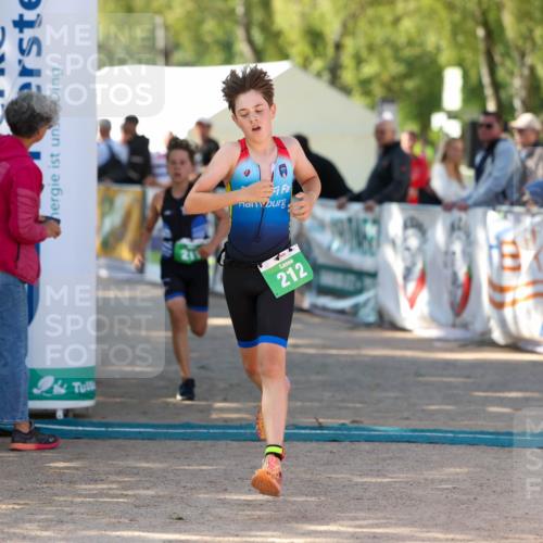 01.09.2024 - 17. Tribühne Triathlon Michael Strokosch http://msf.ph/oto/6904102 01.09.2024 11:04:55 Ziel 211, 212, 252 meine-sportfotos.de