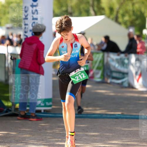 01.09.2024 - 17. Tribühne Triathlon Michael Strokosch http://msf.ph/oto/6904117 01.09.2024 11:04:56 Ziel 211, 212, 252 meine-sportfotos.de