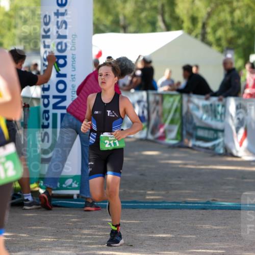 01.09.2024 - 17. Tribühne Triathlon Michael Strokosch http://msf.ph/oto/6904134 01.09.2024 11:04:57 Ziel 211, 212, 252 meine-sportfotos.de