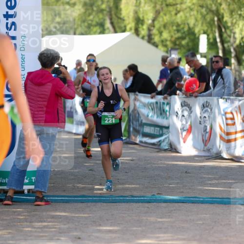 01.09.2024 - 17. Tribühne Triathlon Michael Strokosch http://msf.ph/oto/6904220 01.09.2024 11:05:06 Ziel 221, 252, 282, 303 meine-sportfotos.de