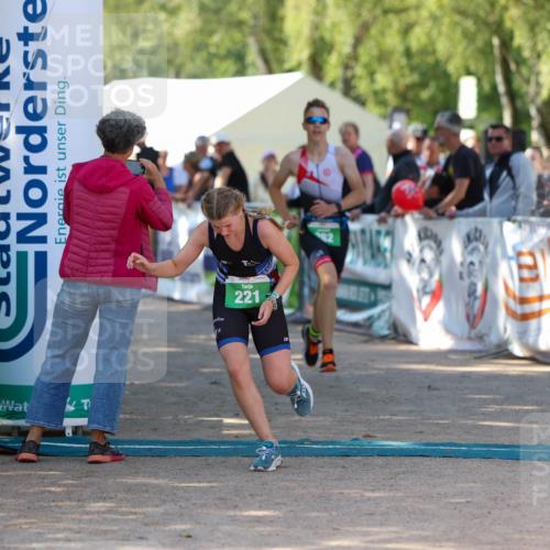01.09.2024 - 17. Tribühne Triathlon Michael Strokosch http://msf.ph/oto/6904241 01.09.2024 11:05:07 Ziel 221, 282, 303 meine-sportfotos.de