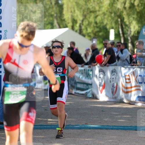 01.09.2024 - 17. Tribühne Triathlon Michael Strokosch http://msf.ph/oto/6904300 01.09.2024 11:05:11 Ziel 221, 282, 303 meine-sportfotos.de