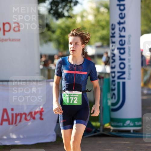 01.09.2024 - 17. Tribühne Triathlon Michael Strokosch http://msf.ph/oto/6904379 01.09.2024 11:05:27 Ziel 151, 172 meine-sportfotos.de