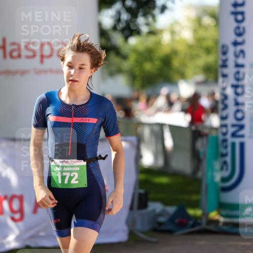 01.09.2024 - 17. Tribühne Triathlon Michael Strokosch http://msf.ph/oto/6904392 01.09.2024 11:05:28 Ziel 151, 172 meine-sportfotos.de