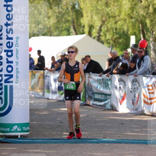 01.09.2024 - 17. Tribühne Triathlon Michael Strokosch http://msf.ph/oto/6904442 01.09.2024 11:05:36 Ziel 151, 226 meine-sportfotos.de