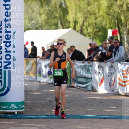 01.09.2024 - 17. Tribühne Triathlon Michael Strokosch http://msf.ph/oto/6904443 01.09.2024 11:05:36 Ziel 151, 226 meine-sportfotos.de