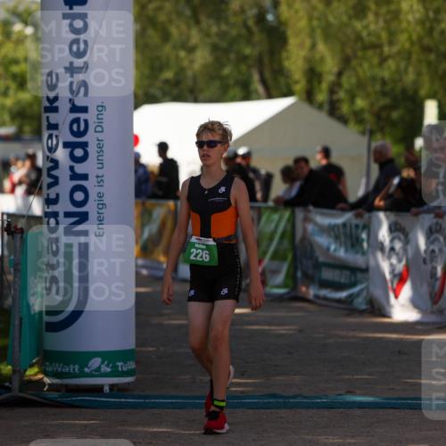 01.09.2024 - 17. Tribühne Triathlon Michael Strokosch http://msf.ph/oto/6904457 01.09.2024 11:05:38 Ziel 187, 225, 226 meine-sportfotos.de