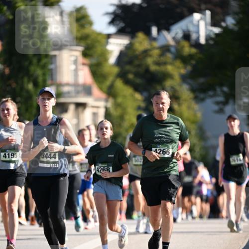 01.09.2024 - BARMER Alsterlauf Dr. Thomas Lammeyer http://msf.ph/oto/6904559 01.09.2024 09:40:32 Laufen 3444, 4268, 4266, 4195, 3444 meine-sportfotos.de