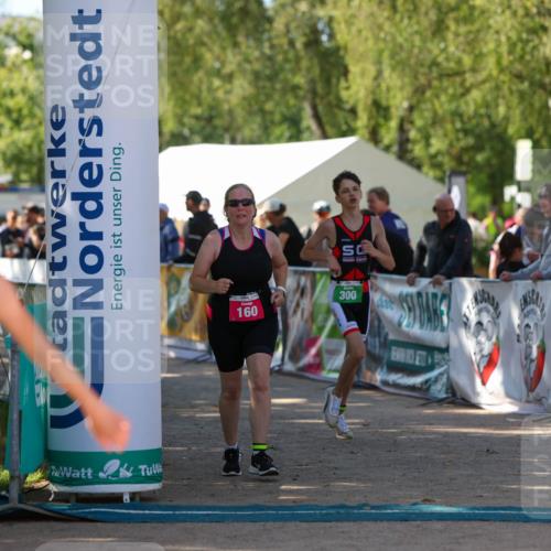 01.09.2024 - 17. Tribühne Triathlon Michael Strokosch http://msf.ph/oto/6904629 01.09.2024 11:05:55 Ziel 160, 174, 300 meine-sportfotos.de