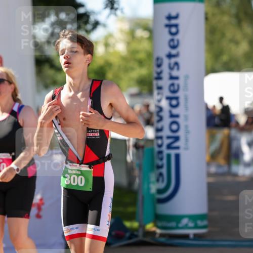 01.09.2024 - 17. Tribühne Triathlon Michael Strokosch http://msf.ph/oto/6904695 01.09.2024 11:05:59 Ziel 160, 298, 300 meine-sportfotos.de