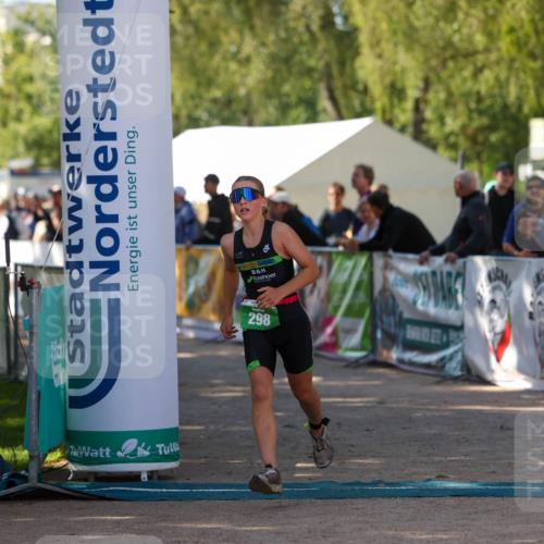01.09.2024 - 17. Tribühne Triathlon Michael Strokosch http://msf.ph/oto/6904704 01.09.2024 11:06:05 Ziel 289, 298 meine-sportfotos.de