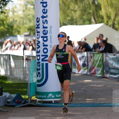 01.09.2024 - 17. Tribühne Triathlon Michael Strokosch http://msf.ph/oto/6904714 01.09.2024 11:06:05 Ziel 289, 298 meine-sportfotos.de