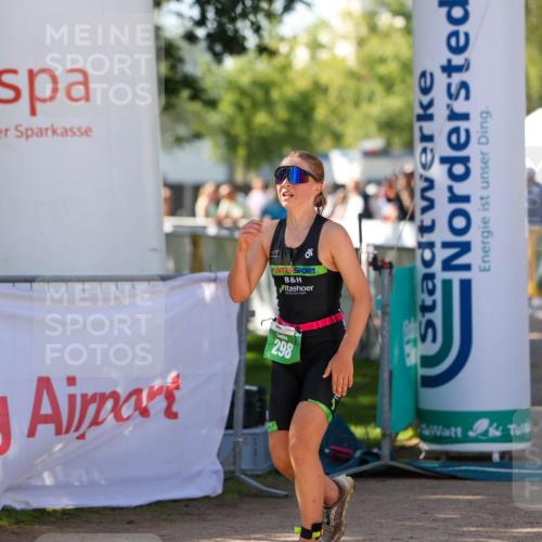 01.09.2024 - 17. Tribühne Triathlon Michael Strokosch http://msf.ph/oto/6904730 01.09.2024 11:06:06 Ziel 289, 298 meine-sportfotos.de