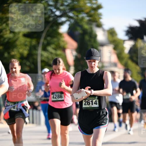 01.09.2024 - BARMER Alsterlauf Dr. Thomas Lammeyer http://msf.ph/oto/6904805 01.09.2024 09:40:42 Laufen 4286, 35, 2614 meine-sportfotos.de