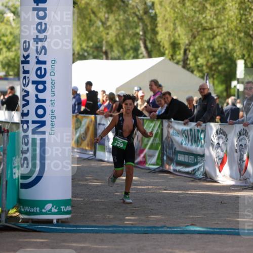 01.09.2024 - 17. Tribühne Triathlon Michael Strokosch http://msf.ph/oto/6904877 01.09.2024 11:06:20 Ziel 239 meine-sportfotos.de