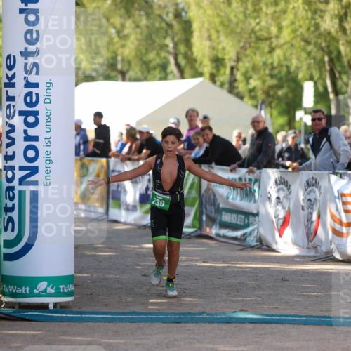 01.09.2024 - 17. Tribühne Triathlon Michael Strokosch http://msf.ph/oto/6904889 01.09.2024 11:06:21 Ziel 239 meine-sportfotos.de