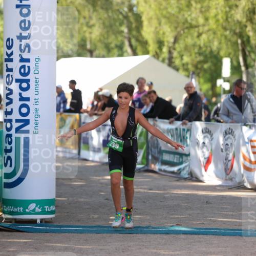 01.09.2024 - 17. Tribühne Triathlon Michael Strokosch http://msf.ph/oto/6904908 01.09.2024 11:06:21 Ziel 239 meine-sportfotos.de