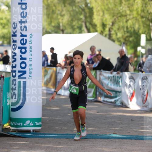 01.09.2024 - 17. Tribühne Triathlon Michael Strokosch http://msf.ph/oto/6904914 01.09.2024 11:06:22 Ziel 239 meine-sportfotos.de