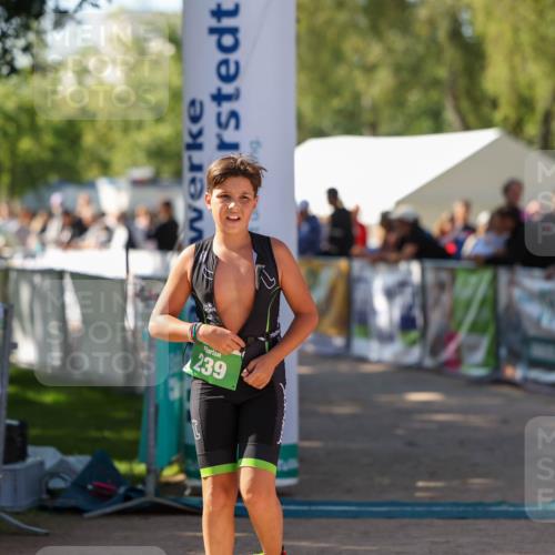 01.09.2024 - 17. Tribühne Triathlon Michael Strokosch http://msf.ph/oto/6904938 01.09.2024 11:06:24 Ziel 239 meine-sportfotos.de