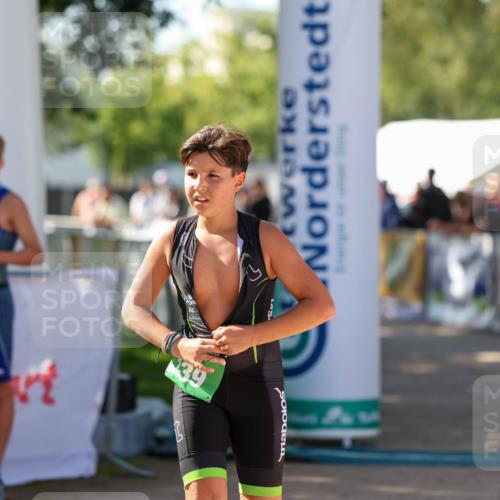 01.09.2024 - 17. Tribühne Triathlon Michael Strokosch http://msf.ph/oto/6904975 01.09.2024 11:06:26 Ziel 239 meine-sportfotos.de