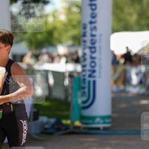 01.09.2024 - 17. Tribühne Triathlon Michael Strokosch http://msf.ph/oto/6904990 01.09.2024 11:06:27 Ziel  meine-sportfotos.de