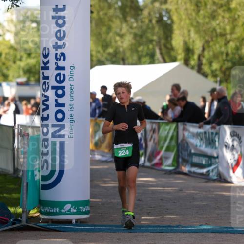 01.09.2024 - 17. Tribühne Triathlon Michael Strokosch http://msf.ph/oto/6904999 01.09.2024 11:06:35 Ziel 195, 224 meine-sportfotos.de