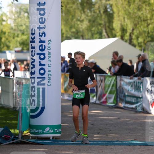 01.09.2024 - 17. Tribühne Triathlon Michael Strokosch http://msf.ph/oto/6905005 01.09.2024 11:06:35 Ziel 195, 224 meine-sportfotos.de