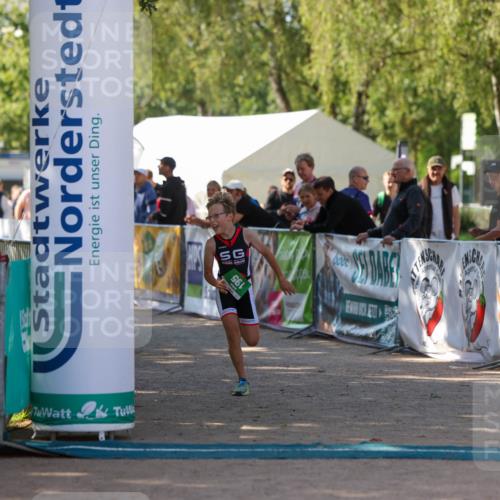 01.09.2024 - 17. Tribühne Triathlon Michael Strokosch http://msf.ph/oto/6905042 01.09.2024 11:06:38 Ziel 195, 224 meine-sportfotos.de