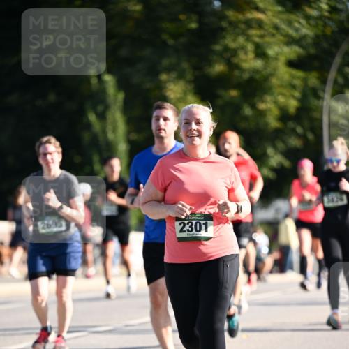 01.09.2024 - BARMER Alsterlauf Dr. Thomas Lammeyer http://msf.ph/oto/6905055 01.09.2024 09:40:56 Laufen 2695, 35, 2301 meine-sportfotos.de