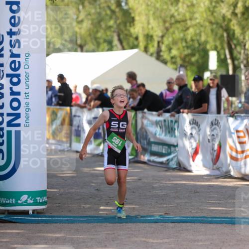 01.09.2024 - 17. Tribühne Triathlon Michael Strokosch http://msf.ph/oto/6905066 01.09.2024 11:06:39 Ziel 195, 224 meine-sportfotos.de