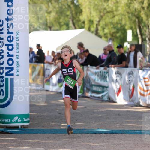 01.09.2024 - 17. Tribühne Triathlon Michael Strokosch http://msf.ph/oto/6905070 01.09.2024 11:06:39 Ziel 195, 224 meine-sportfotos.de