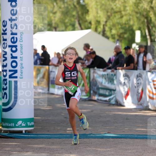 01.09.2024 - 17. Tribühne Triathlon Michael Strokosch http://msf.ph/oto/6905076 01.09.2024 11:06:40 Ziel 195, 224 meine-sportfotos.de