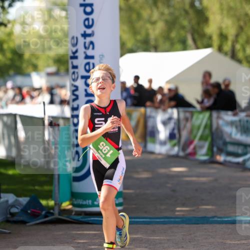 01.09.2024 - 17. Tribühne Triathlon Michael Strokosch http://msf.ph/oto/6905090 01.09.2024 11:06:40 Ziel 195, 224 meine-sportfotos.de