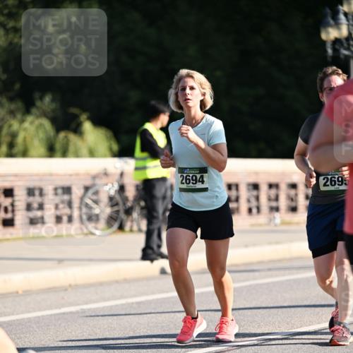 01.09.2024 - BARMER Alsterlauf Dr. Thomas Lammeyer http://msf.ph/oto/6905091 01.09.2024 09:40:58 Laufen 2694, 2695 meine-sportfotos.de