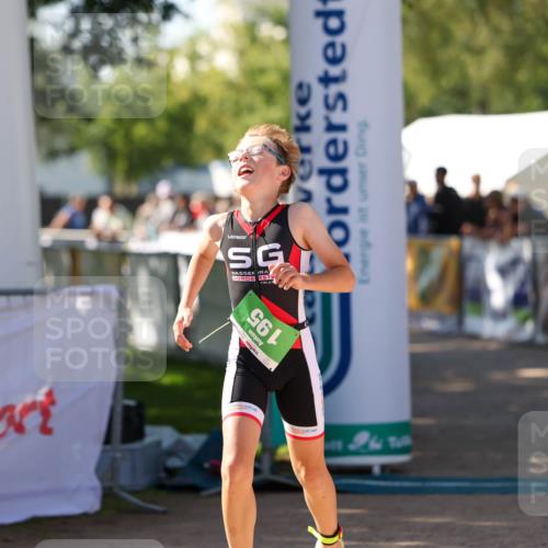 01.09.2024 - 17. Tribühne Triathlon Michael Strokosch http://msf.ph/oto/6905093 01.09.2024 11:06:41 Ziel 195 meine-sportfotos.de
