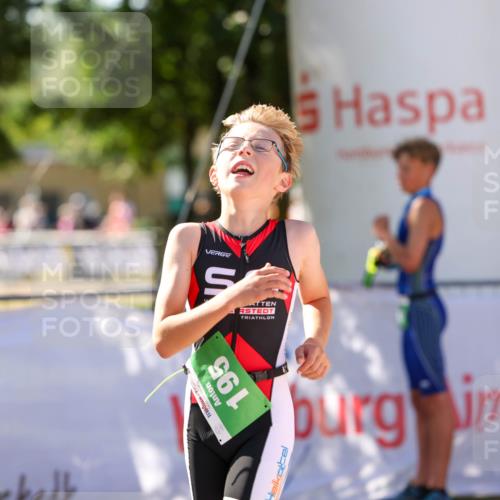 01.09.2024 - 17. Tribühne Triathlon Michael Strokosch http://msf.ph/oto/6905118 01.09.2024 11:06:42 Ziel 195 meine-sportfotos.de