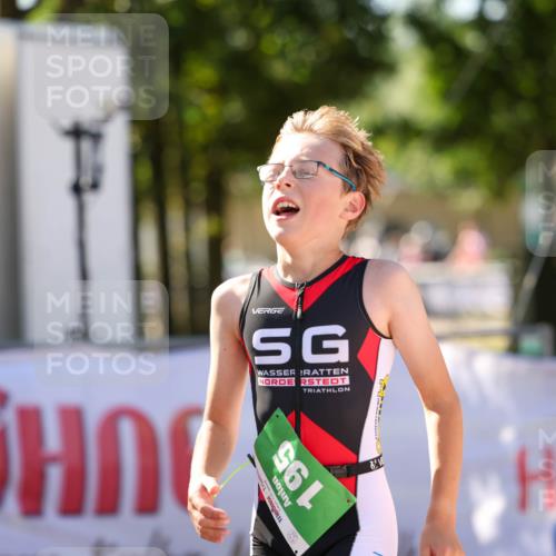 01.09.2024 - 17. Tribühne Triathlon Michael Strokosch http://msf.ph/oto/6905126 01.09.2024 11:06:43 Ziel 195 meine-sportfotos.de