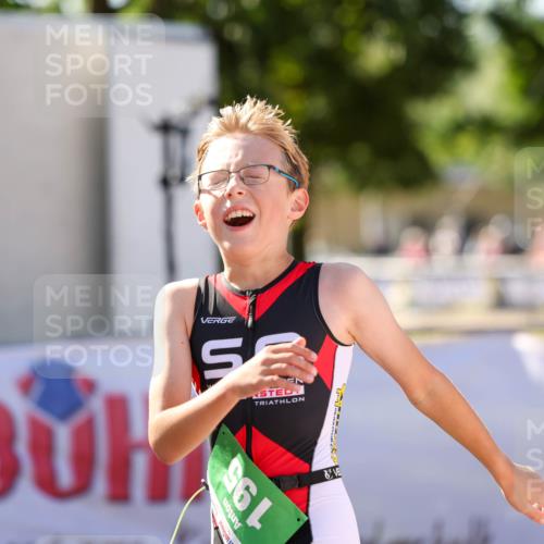 01.09.2024 - 17. Tribühne Triathlon Michael Strokosch http://msf.ph/oto/6905132 01.09.2024 11:06:43 Ziel 195 meine-sportfotos.de