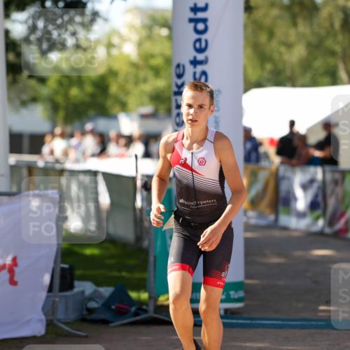 01.09.2024 - 17. Tribühne Triathlon Michael Strokosch http://msf.ph/oto/6905198 01.09.2024 11:07:01 Ziel 192 meine-sportfotos.de