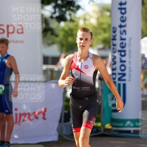01.09.2024 - 17. Tribühne Triathlon Michael Strokosch http://msf.ph/oto/6905212 01.09.2024 11:07:01 Ziel 192 meine-sportfotos.de